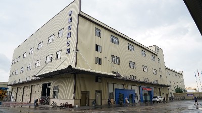 盞盞路燈照亮寂靜的鄉(xiāng)村