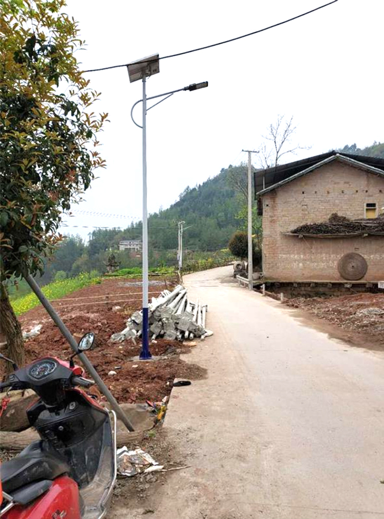 河南太陽(yáng)能路燈_鋰電池太陽(yáng)能路燈_南德太陽(yáng)能路燈廠家