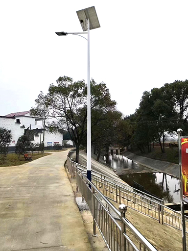 河南：太陽(yáng)能路燈照亮人民群眾幸福的生活